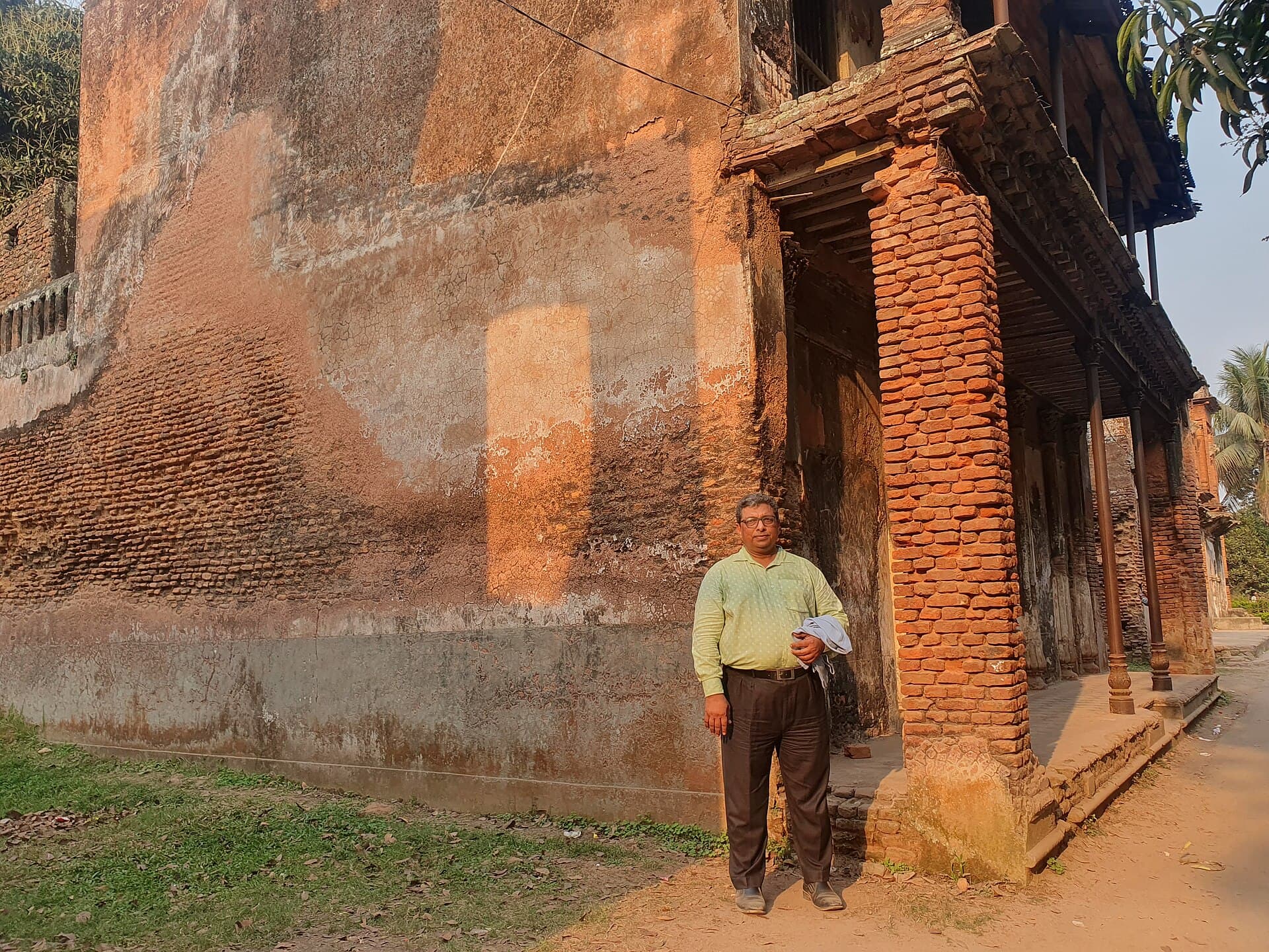 Ruined building and vegetation at Panam City