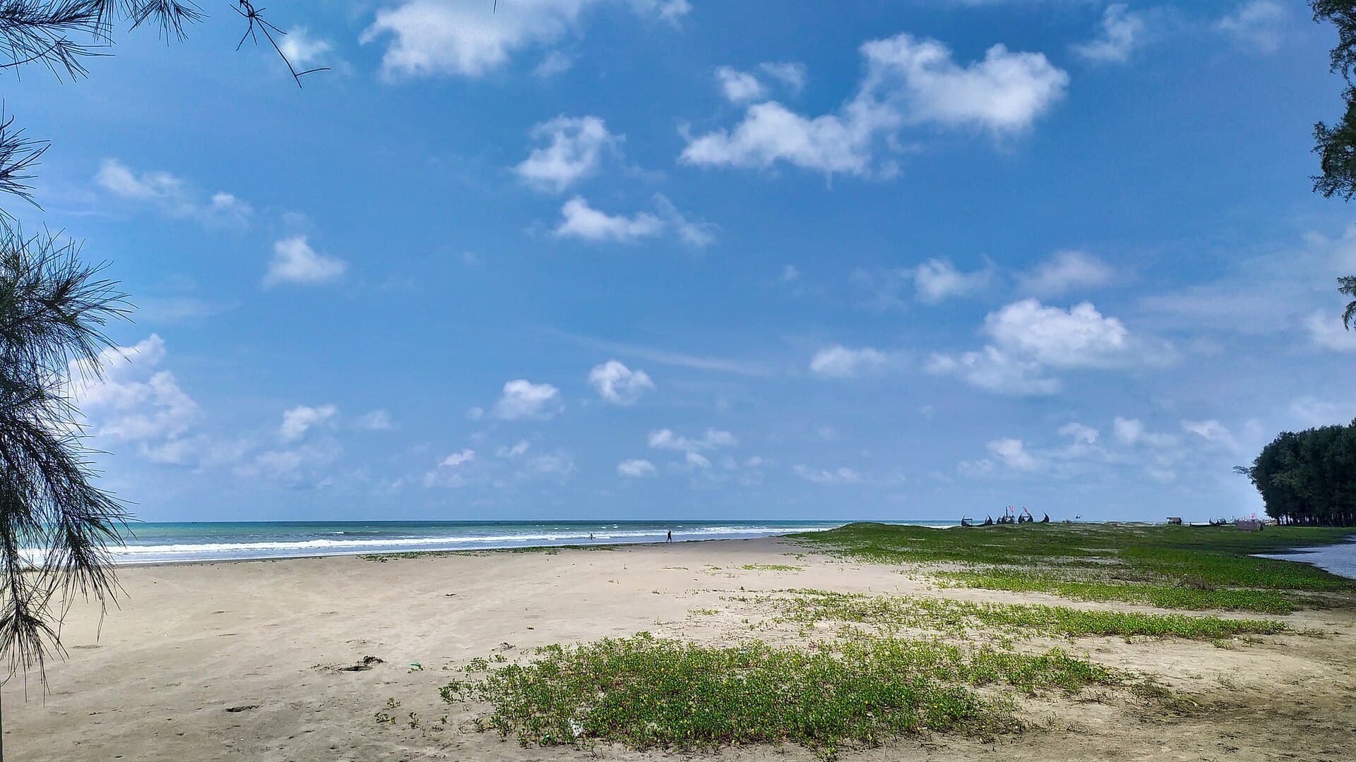 Quiet stretch of coastline south of the main beach